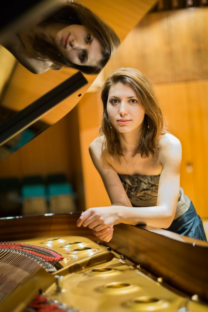 Yordanova Antoniya (Klavier) Klavier YEHUDI MENUHIN Live Music Now