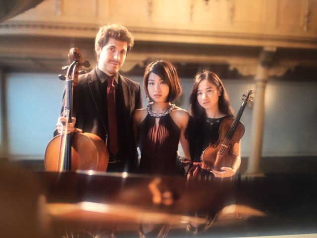 Das Yugen Trio von LMN erhält den » Aoyama Barocksaal Preis«.